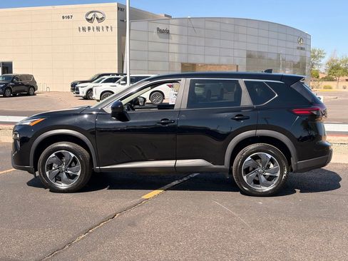 Certified 2025 Nissan Rogue SV FWD image 3