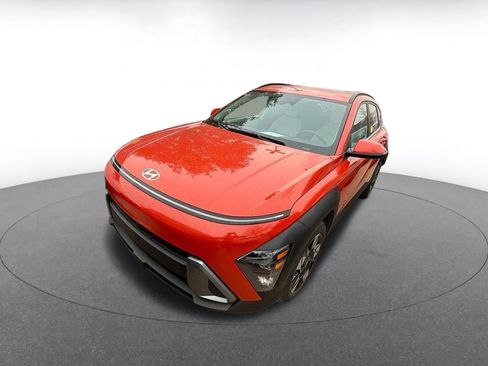 Used 2025 Hyundai Kona SEL image 2