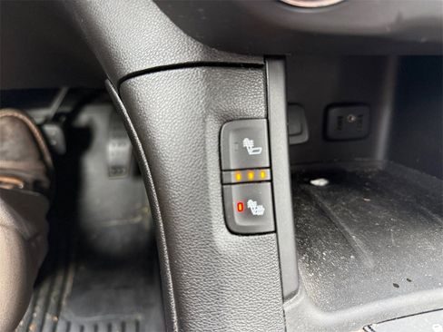 Used 2019 GMC Acadia SLE image 29