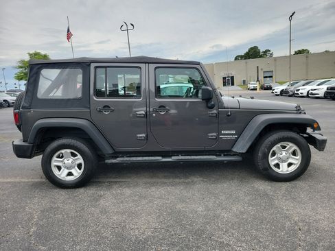 Used 2017 Jeep Wrangler Unlimited Sport w/ Connectivity Group AWD/4WD image 20
