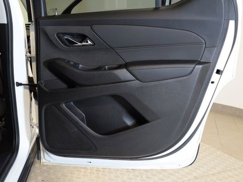 Used 2021 Chevrolet Traverse LT w/ LT Premium Package image 31