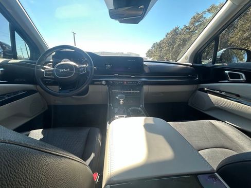 Used 2023 Kia Carnival SX Prestige FWD image 10
