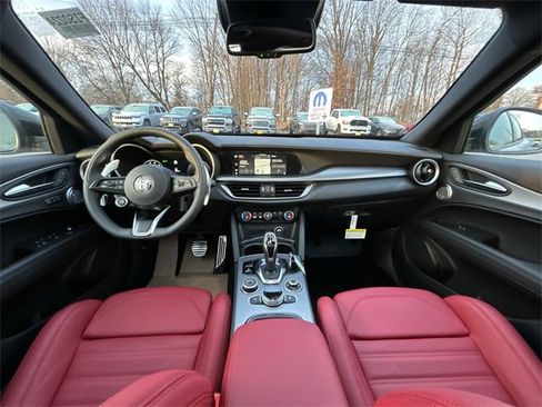 New 2025 Alfa Romeo Stelvio Sprint image 12