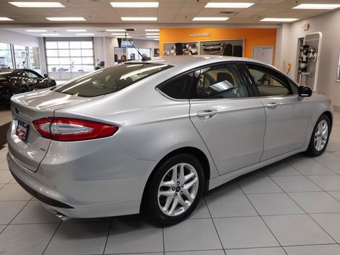 Used 2016 Ford Fusion SE image 14