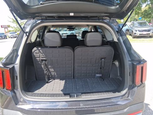 Certified 2025 Kia Sorento S FWD image 17