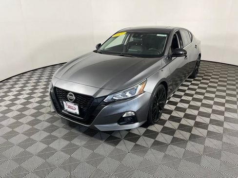 Used 2022 Nissan Altima 2.5 SR w/ Midnight Edition Package FWD image 3