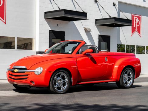 Used 2005 Chevrolet SSR w/ Preferred Equipment Group RWD image 35
