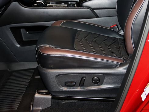 Used 2022 Nissan Pathfinder Platinum w/ Cargo Package image 36