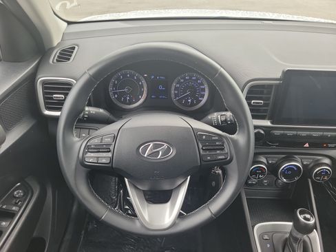 Used 2021 Hyundai Venue SEL FWD image 17