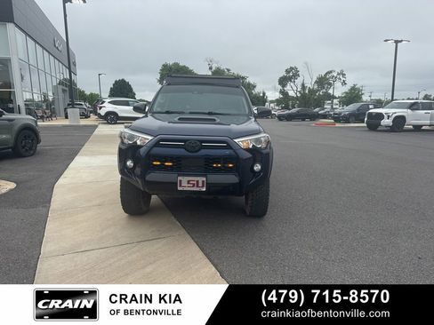 Used 2020 Toyota 4Runner Venture w/ Moonroof Package AWD/4WD image 6