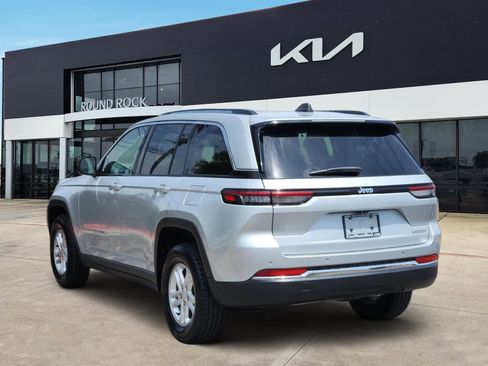 Used 2024 Jeep Grand Cherokee Laredo RWD image 5