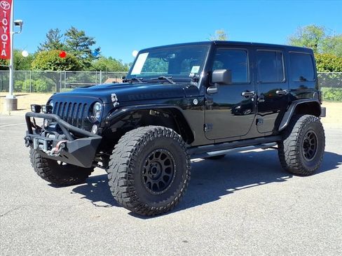 Used 2014 Jeep Wrangler Unlimited Rubicon w/ Connectivity Group AWD/4WD image 9