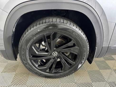Used 2023 Volkswagen Atlas SE w/ Panoramic Sunroof Package FWD image 38