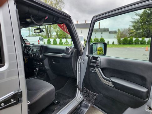 Used 2017 Jeep Wrangler Unlimited Sport w/ Quick Order Package 24S AWD/4WD image 36