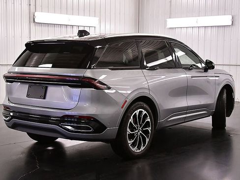 Used 2024 Lincoln Nautilus Reserve w/ Equipment Group 203A image 7