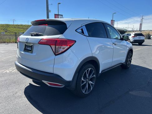 Used 2017 Honda HR-V EX image 4