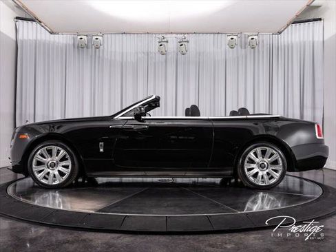 Used 2018 Rolls-Royce Dawn RWD image 12