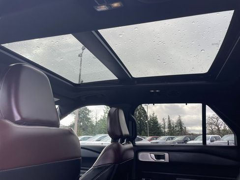 Certified 2021 Ford Explorer Platinum w/ Equipment Group 601A image 29