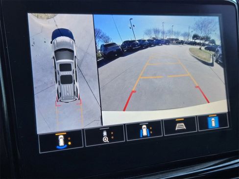 Used 2022 Chevrolet Traverse RS image 7