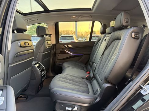 Used 2025 BMW X7 xDrive40i AWD/4WD image 13