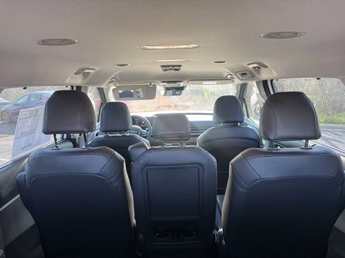 New 2026 Kia Carnival EX image 13