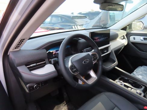 New 2026 Ford Explorer Active w/ Active Comfort Package image 5
