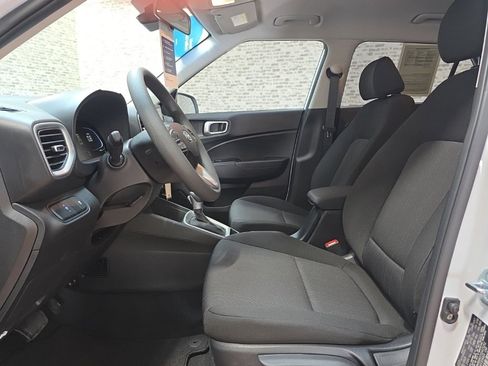 Certified 2025 Hyundai Venue SE image 22