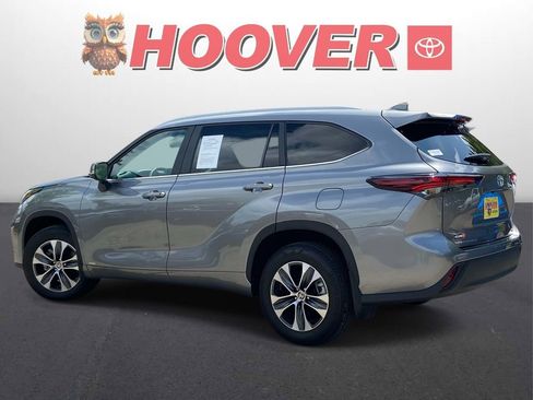 Used 2025 Toyota Highlander XLE AWD/4WD image 8