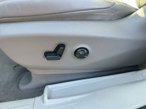 Used 2018 Chrysler Pacifica Touring-L image 22