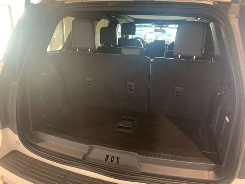 Used 2024 Ford Expedition Platinum image 4