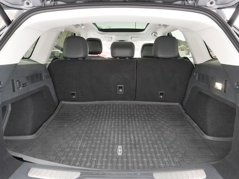 Used 2025 Lincoln Nautilus Reserve image 18