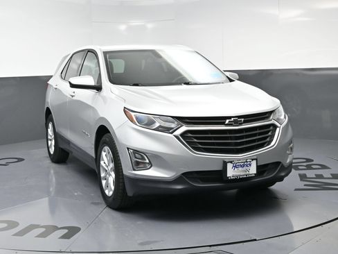 Used 2018 Chevrolet Equinox LT FWD image 3