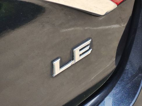Used 2015 Toyota Camry LE FWD image 12