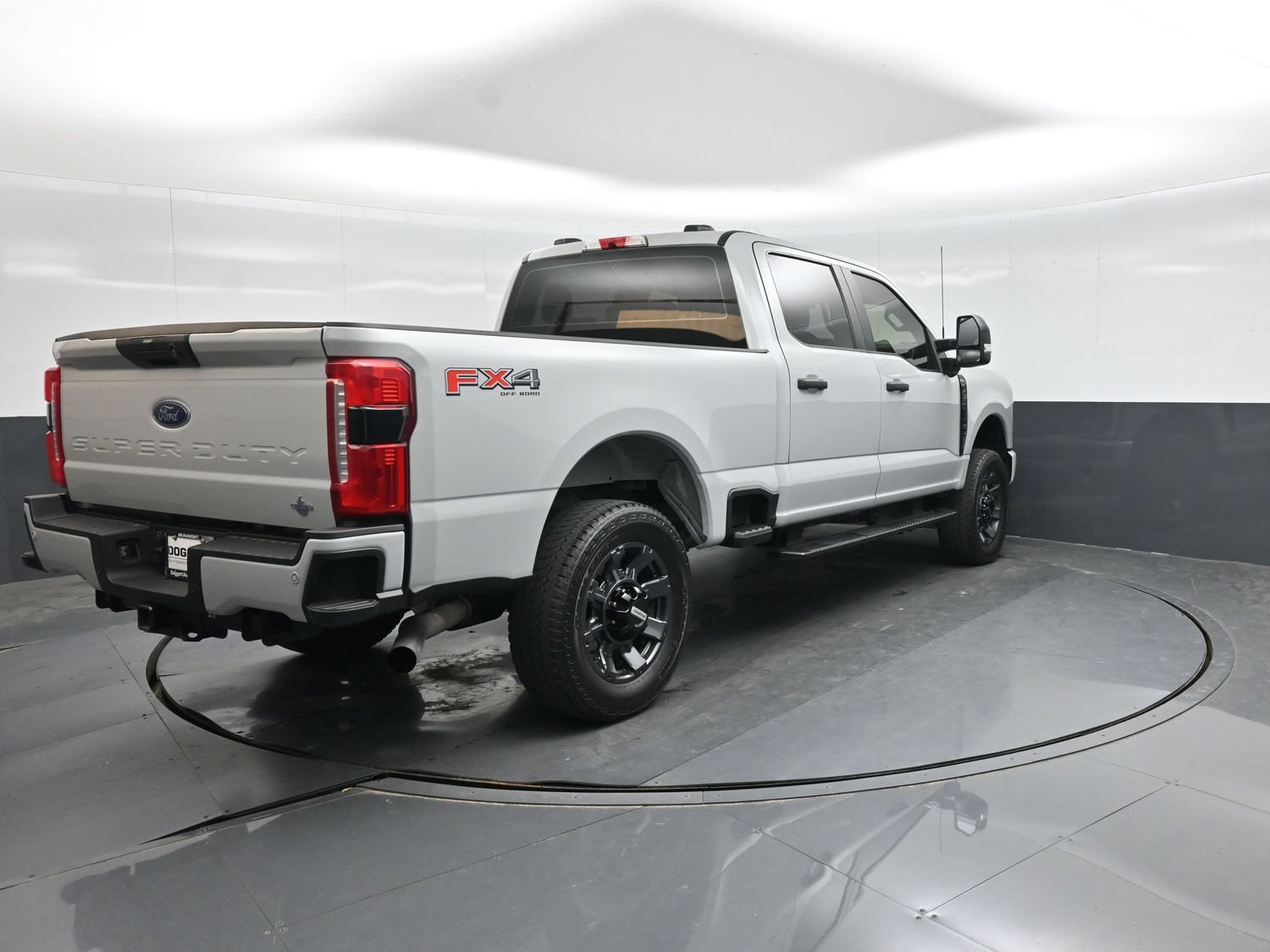Certified 2025 Ford F250 XL w/ STX Appearance Package AWD/4WD image 9