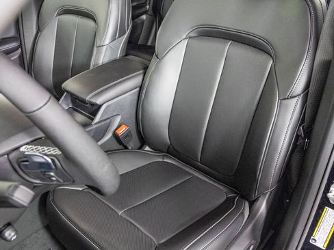 New 2025 Jeep Grand Cherokee Limited w/ Luxury Tech Group II image 17