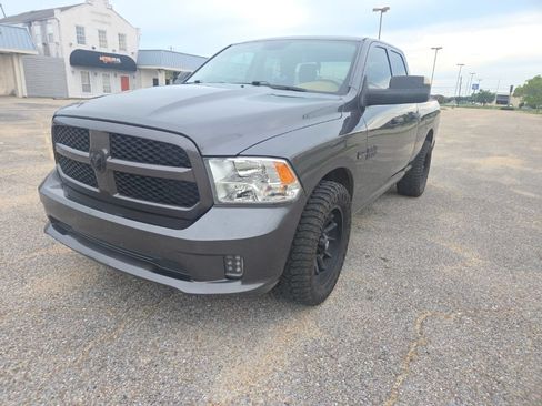 Used 2018 RAM 1500 Express RWD image 3