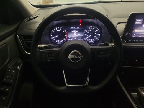 Used 2024 Nissan Rogue S image 22