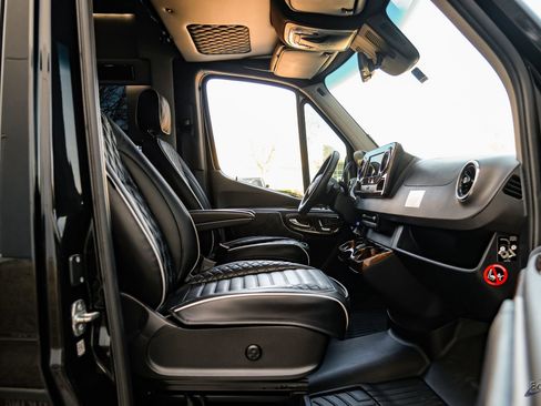 Used 2023 Mercedes-Benz Sprinter 3500 image 47