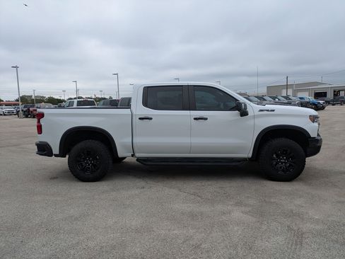Used 2024 Chevrolet Silverado 1500 ZR2 w/ Technology Package AWD/4WD image 2