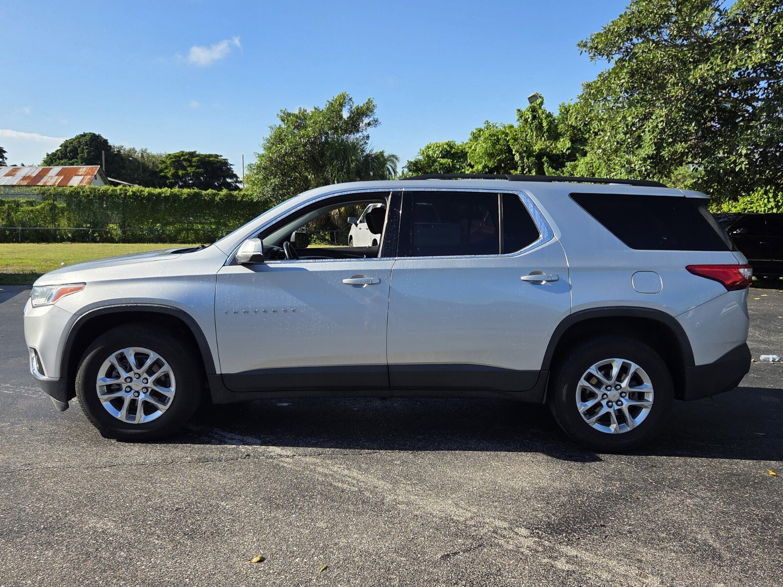 Certified 2021 Chevrolet Traverse LT FWD image 2