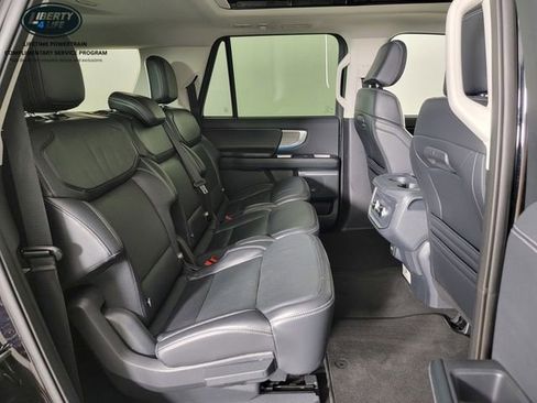 Used 2025 Ford Expedition Max Platinum AWD/4WD image 19
