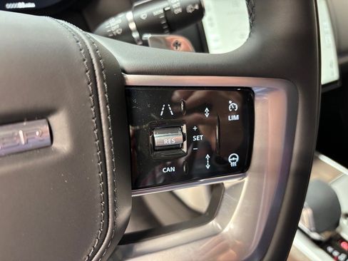 New 2025 Land Rover Range Rover Long Wheelbase SE image 19