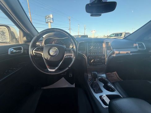 Used 2018 Jeep Grand Cherokee Altitude image 14
