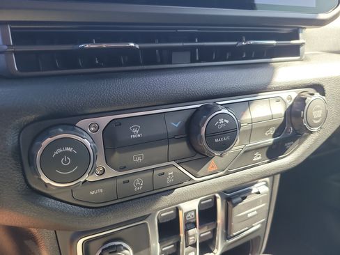 Used 2026 Jeep Wrangler Sport S image 21