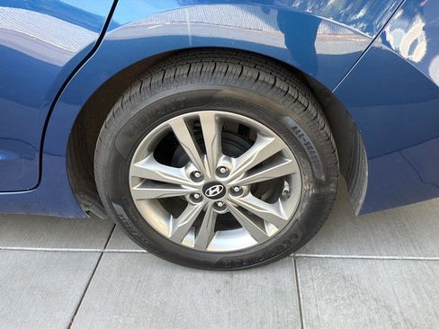 Used 2017 Hyundai Elantra SE FWD image 15