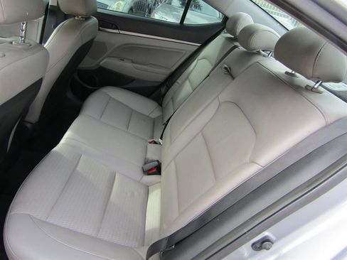 Used 2017 Hyundai Elantra Limited image 8