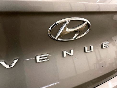 Used 2024 Hyundai Venue SEL image 13