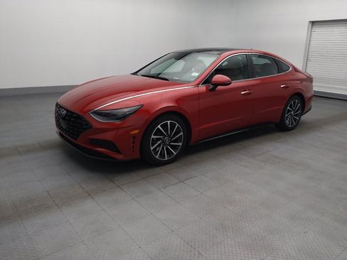 Used 2021 Hyundai Sonata Limited w/ Preferred Accessory Package FWD image 2