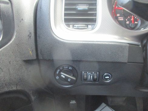Used 2012 Dodge Charger SXT image 16