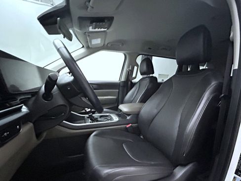 Used 2025 Kia Carnival FWD image 10